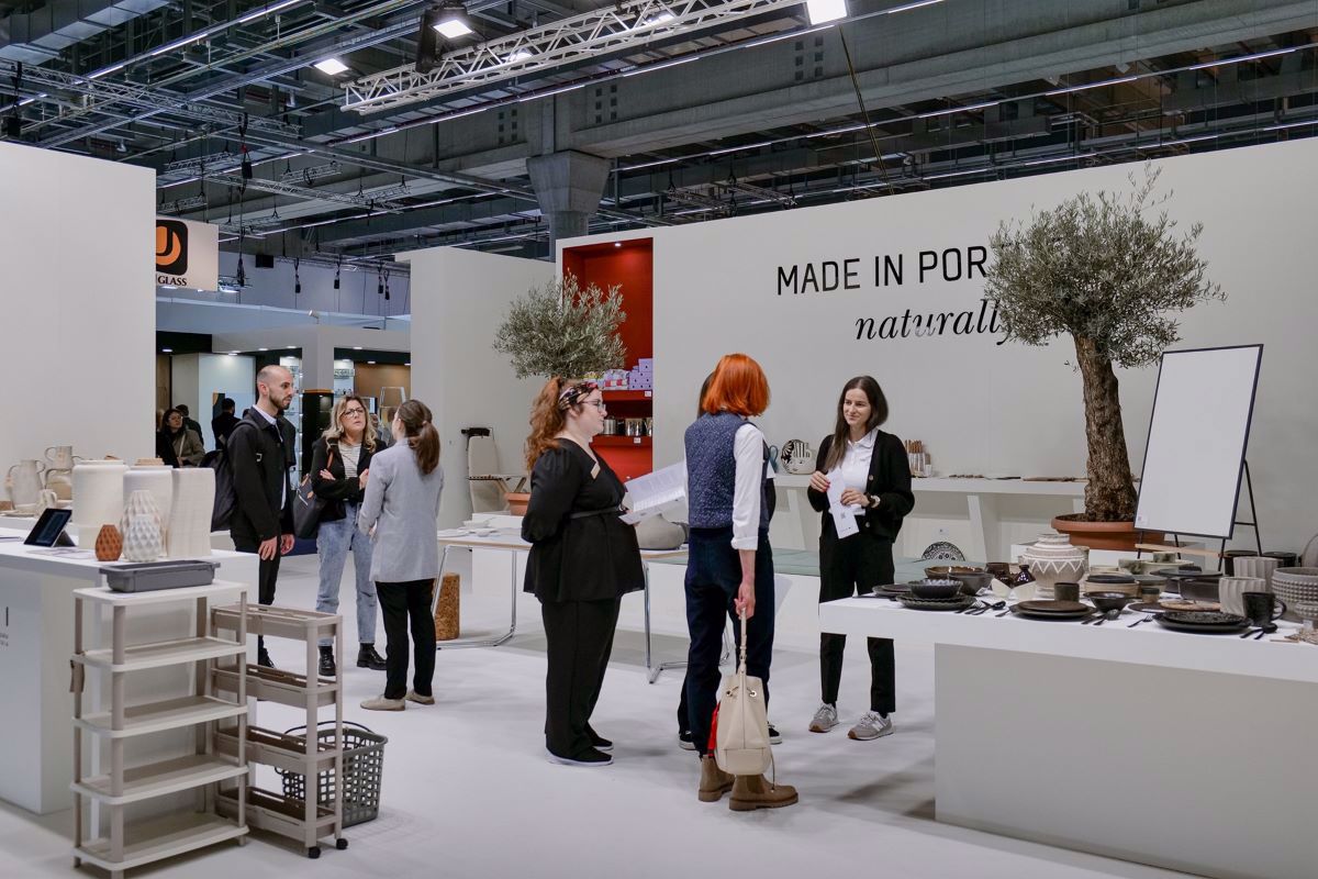 stand made in portugal naturally